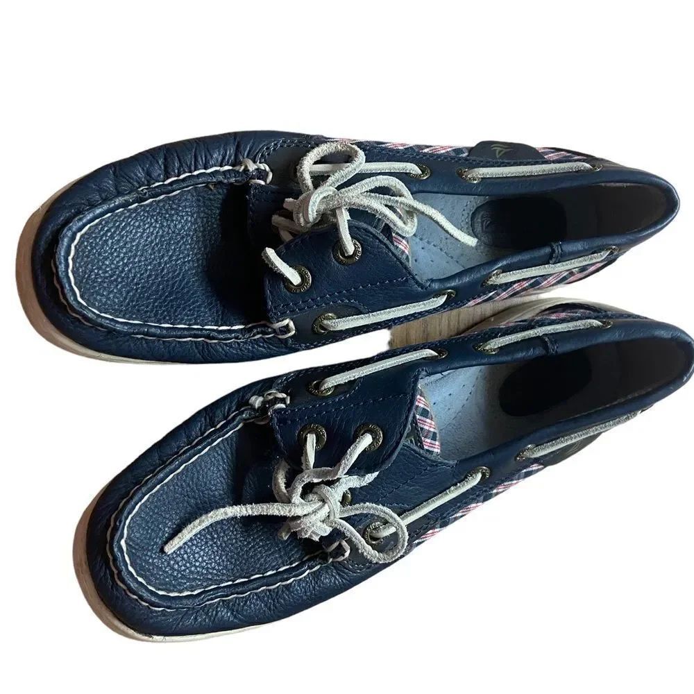 Skerry Womens deck shoes excellent condition navy leather with plaid accents 6